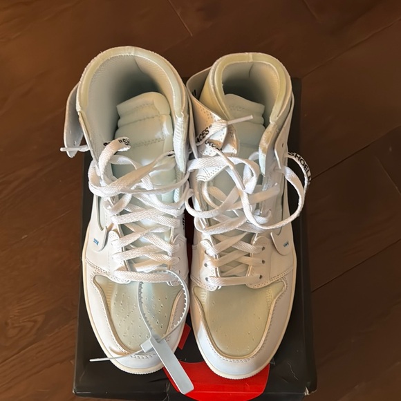 Nike White High-Top Sneakers with Leather Upper and Traditional Lacing - Picture 5 of 10